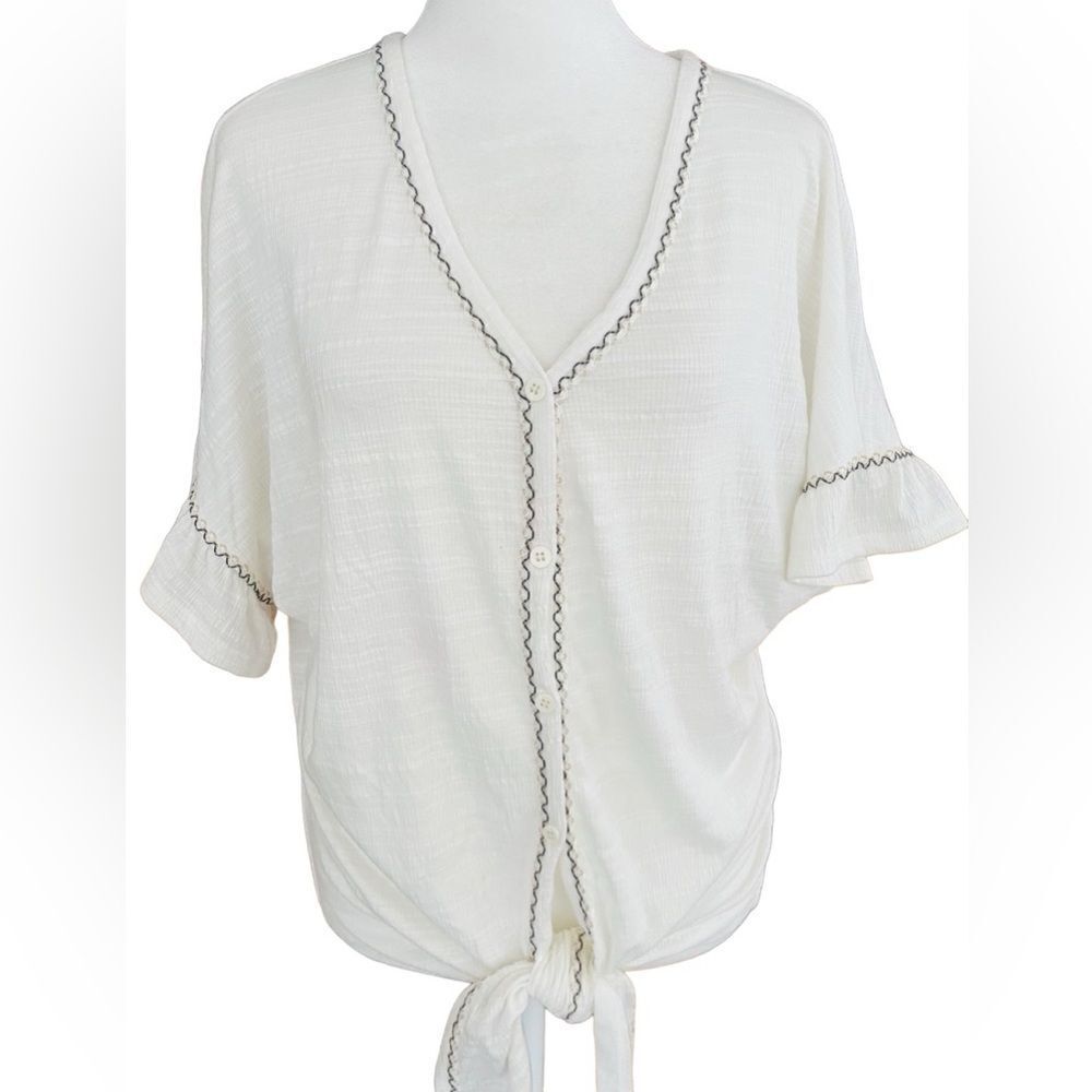 MAX STUDIO CRINKLED V-NECK SHORT SLEEVE TIE FRONT TOP IN WHITE size M